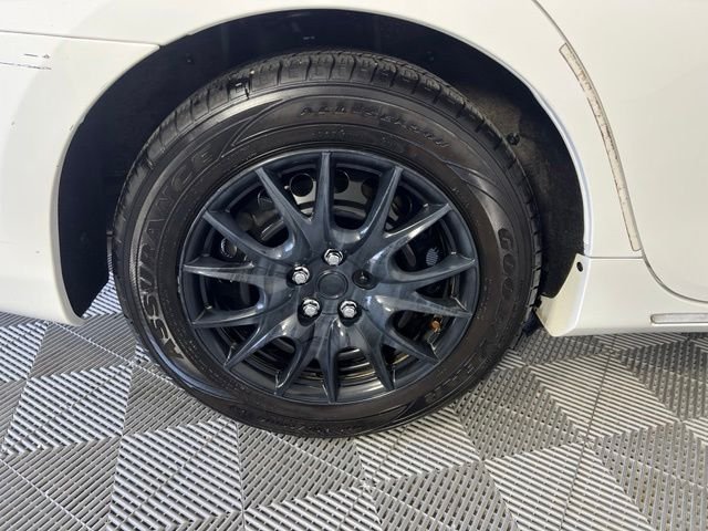 Used 2014 White Toyota LE image 35
