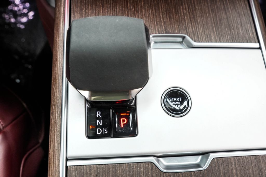 Used 2024 Black Land Rover SE image 27