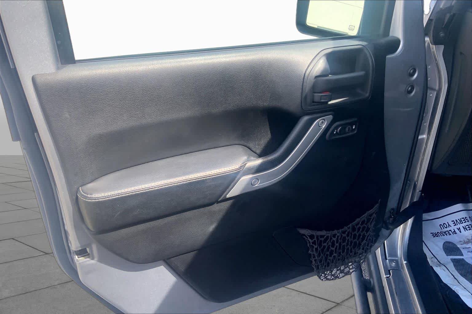Used 2014 Billet Clearcoat Metallic Jeep Rubicon X image 22