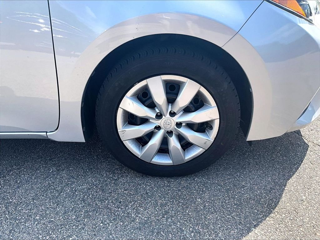 Used 2016 Silver Toyota LE image 7