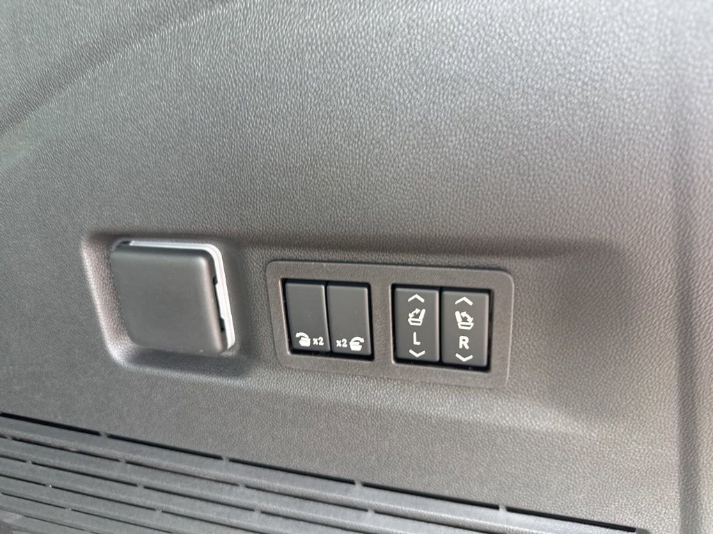 2026 Chevrolet Suburban Premier - Photo 39