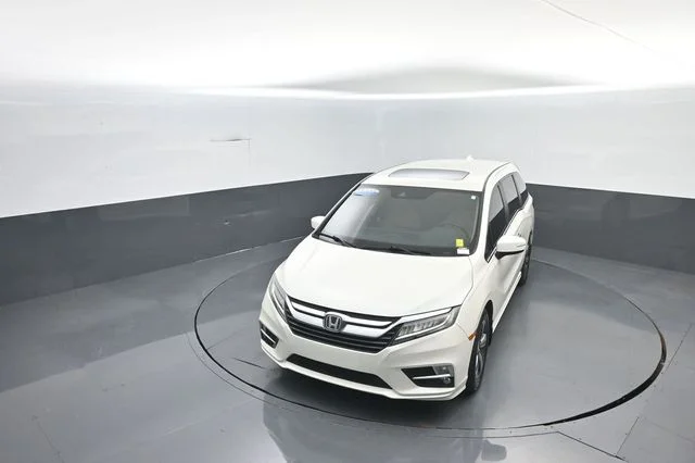Certified Used 2018 Diamond White Honda Touring image 26