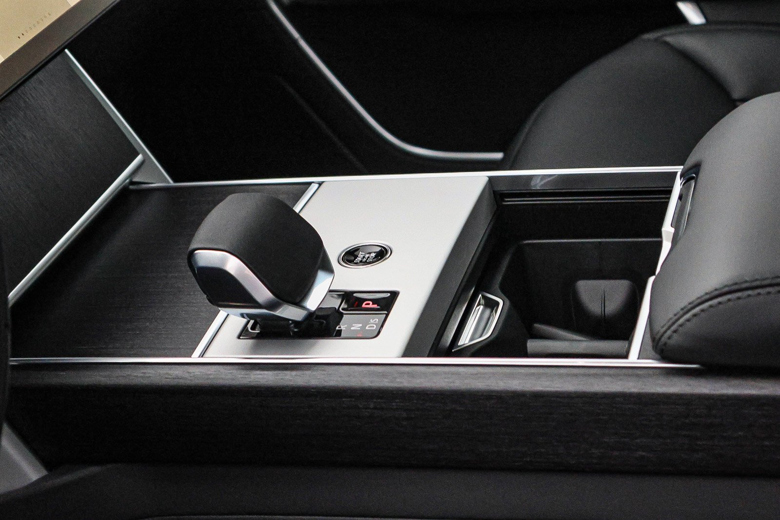 2026 Land Rover Range Rover SE - Photo 29