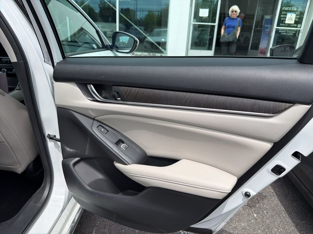 Used 2022  Honda Touring 2.0T image 19