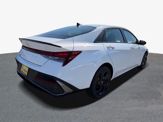 Used 2026 White Hyundai SEL Sport image 2