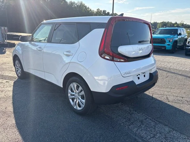 Used 2022 White Kia LX image 7