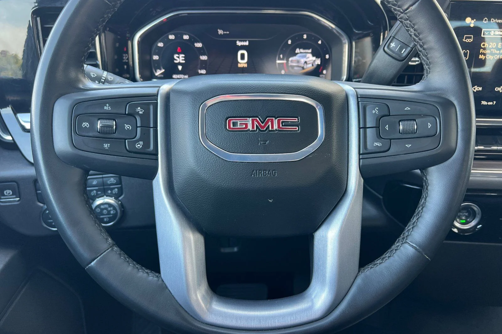 Used 2024 White GMC SLT image 22