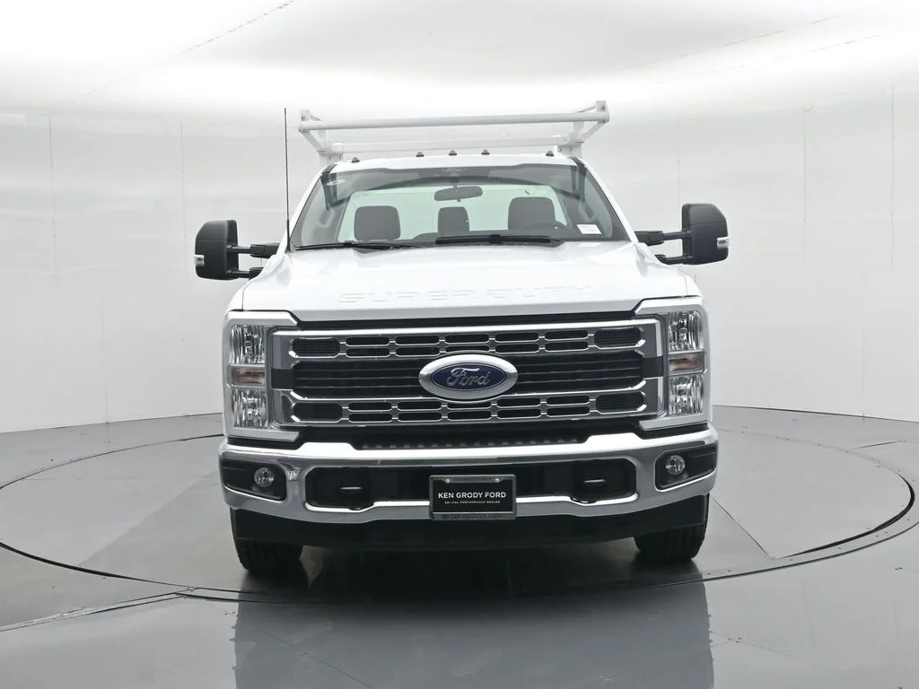 2026 Ford F-350 Super Duty Chassis Cab XL - Photo 24