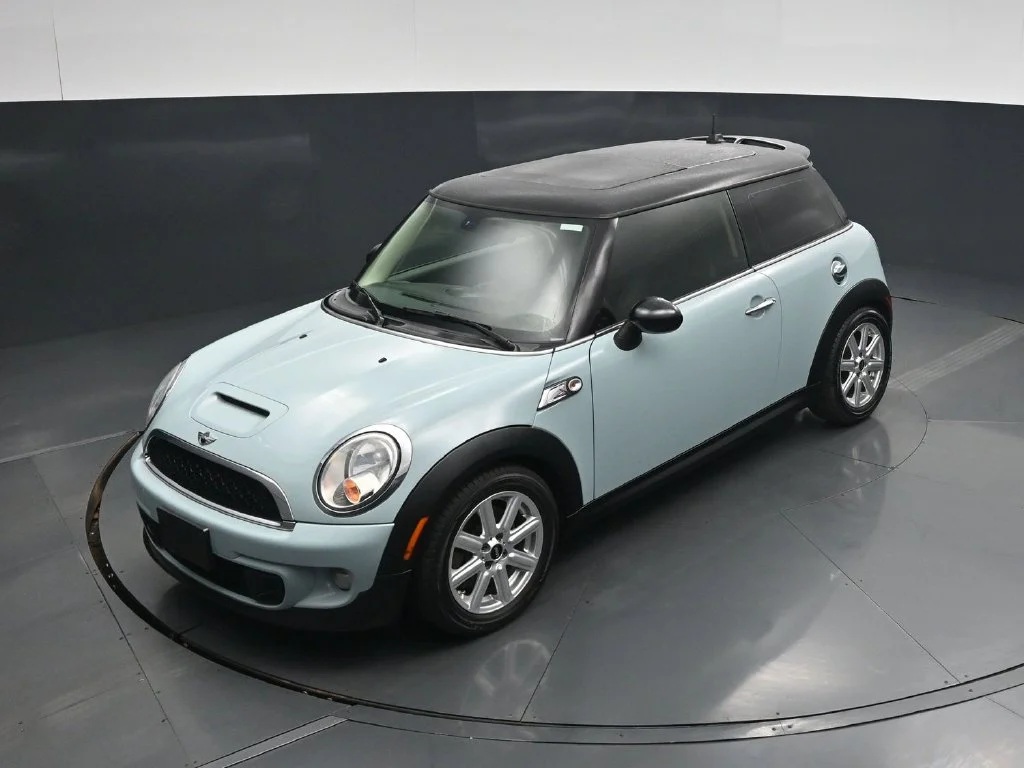 Used 2013 Blue MINI Base image 33