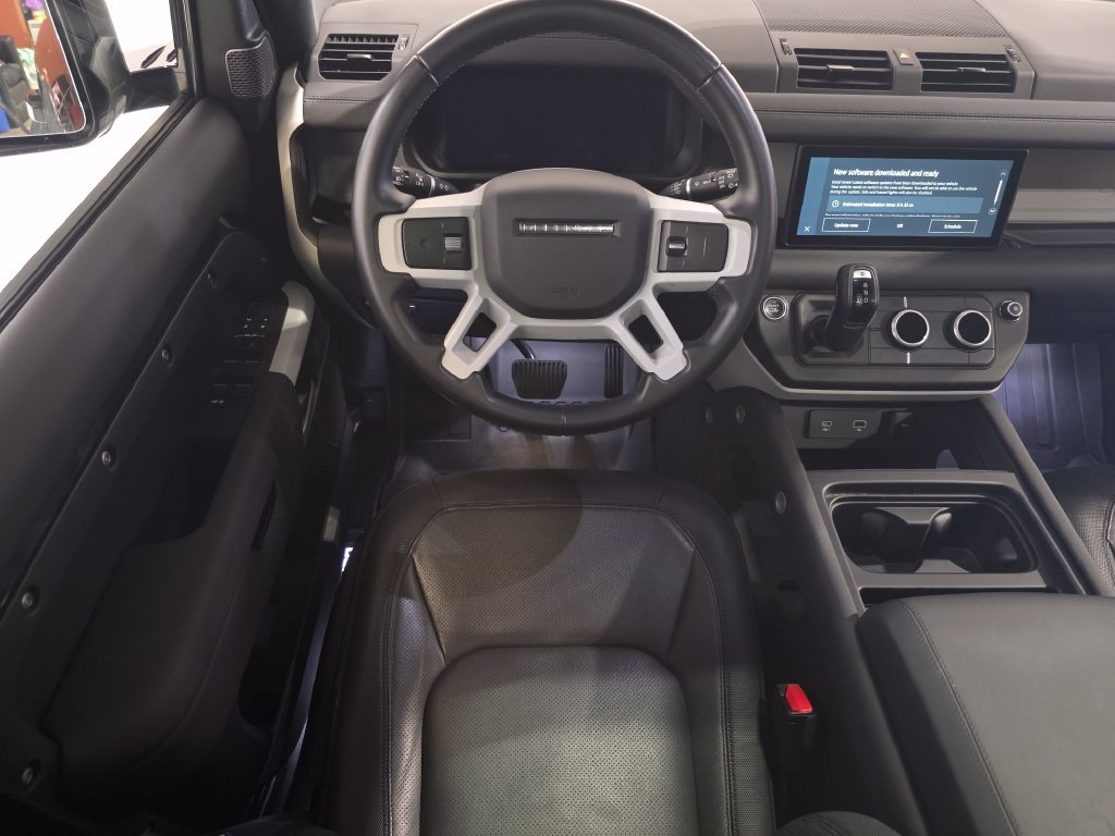 Used 2024 Santorini Black Metallic Land Rover X-Dynamic SE image 17