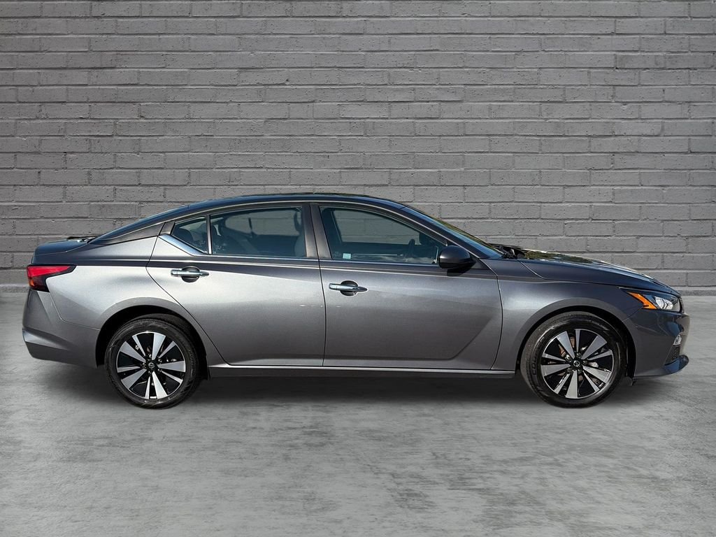 Used 2021 Gun Metallic Nissan 2.5 SV image 7