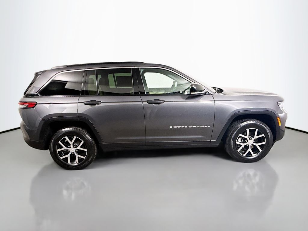 Used 2024 Baltic Gray Metallic Clearcoat Jeep Limited image 8