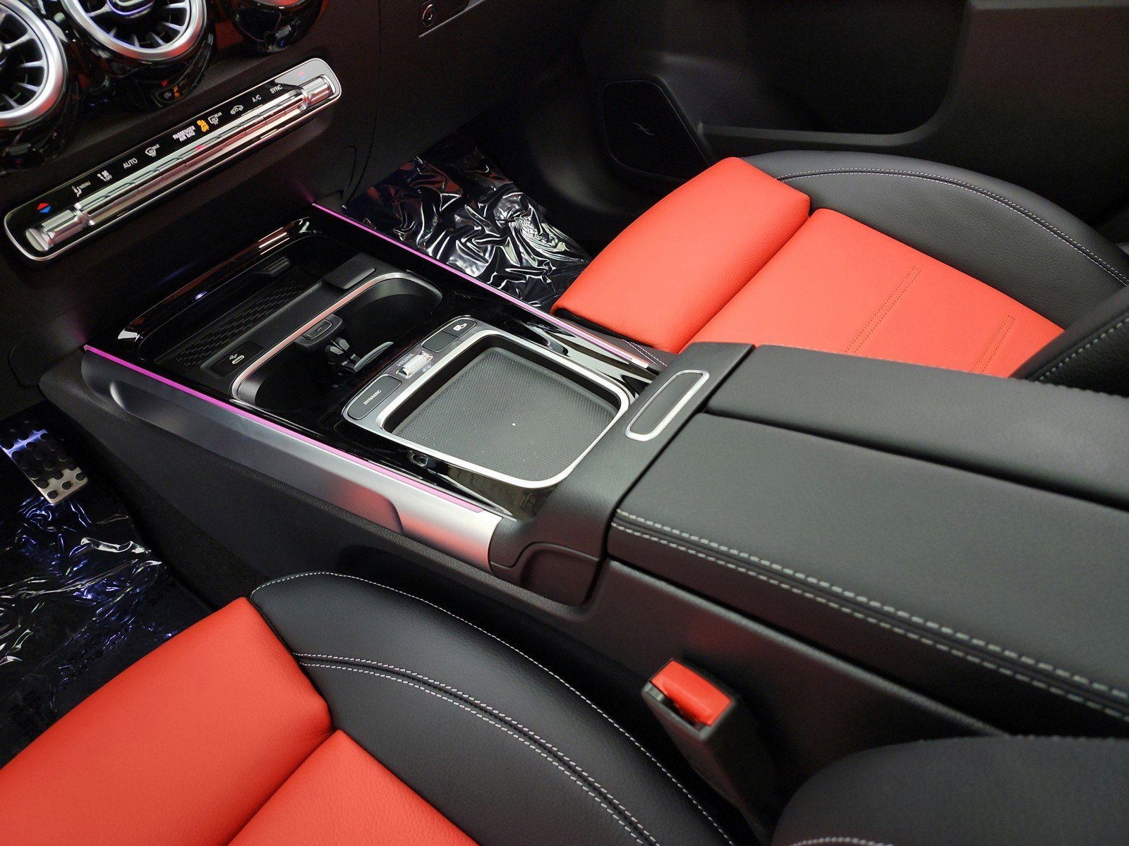 New 2026 Polar White Mercedes-Benz AMG® GLB 35 4MATIC SUV image 31