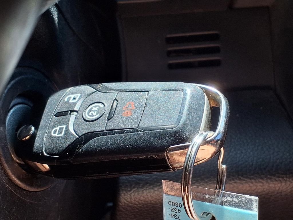 Used 2015 Black Ford XLT image 17