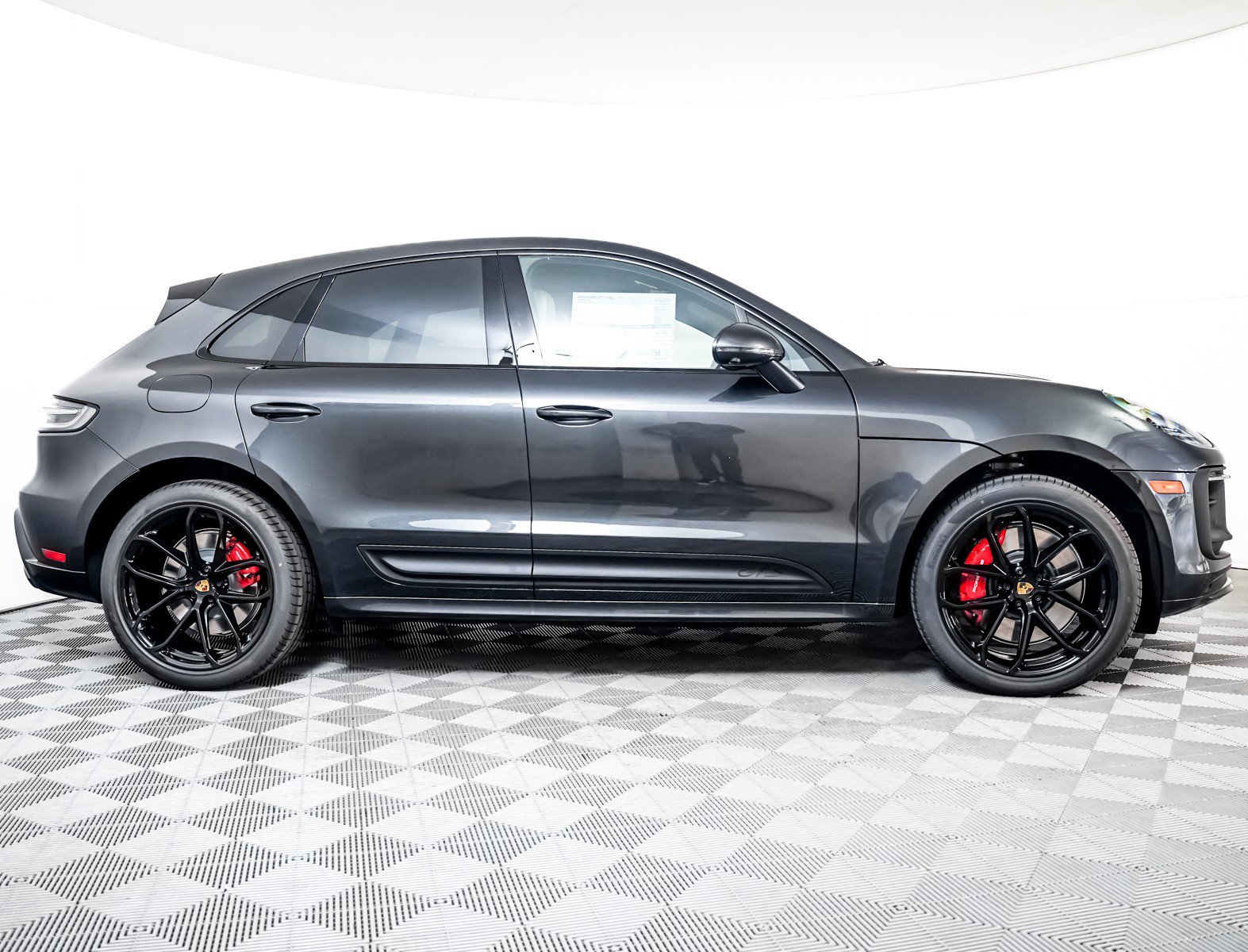 2026 Porsche Macan GTS - Photo 9