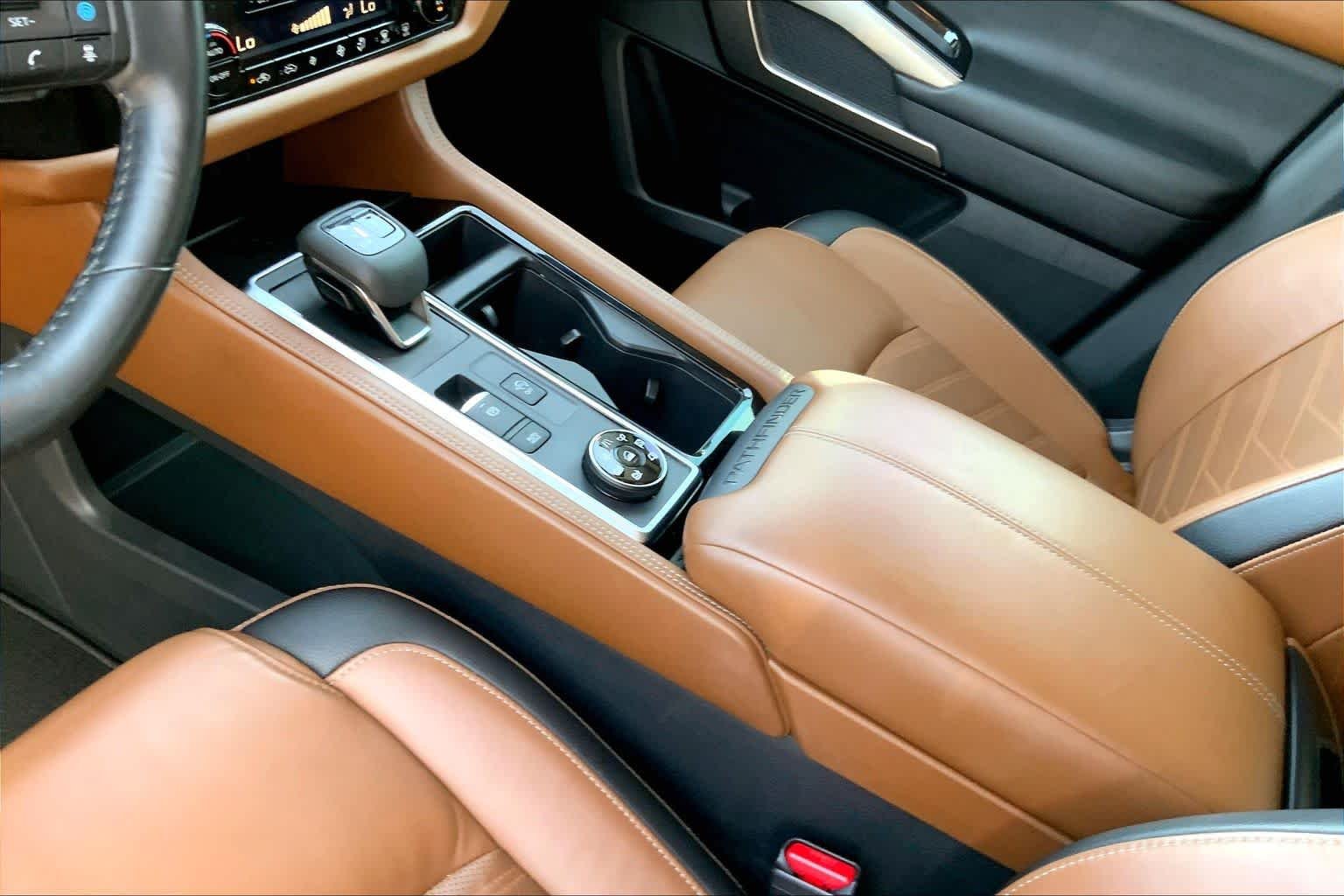 Used 2023 Obsidian Green Pearl Nissan Platinum image 15