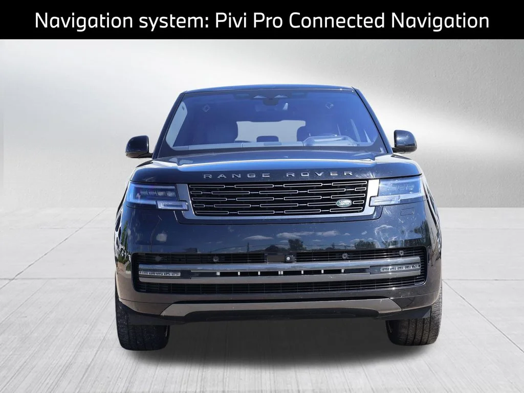 Used 2023  Land Rover SE image 3