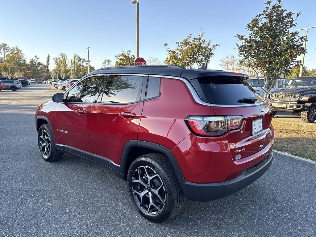 New 2026 Red Hot Pearl-Coat Exterior Paint Jeep Limited image 5