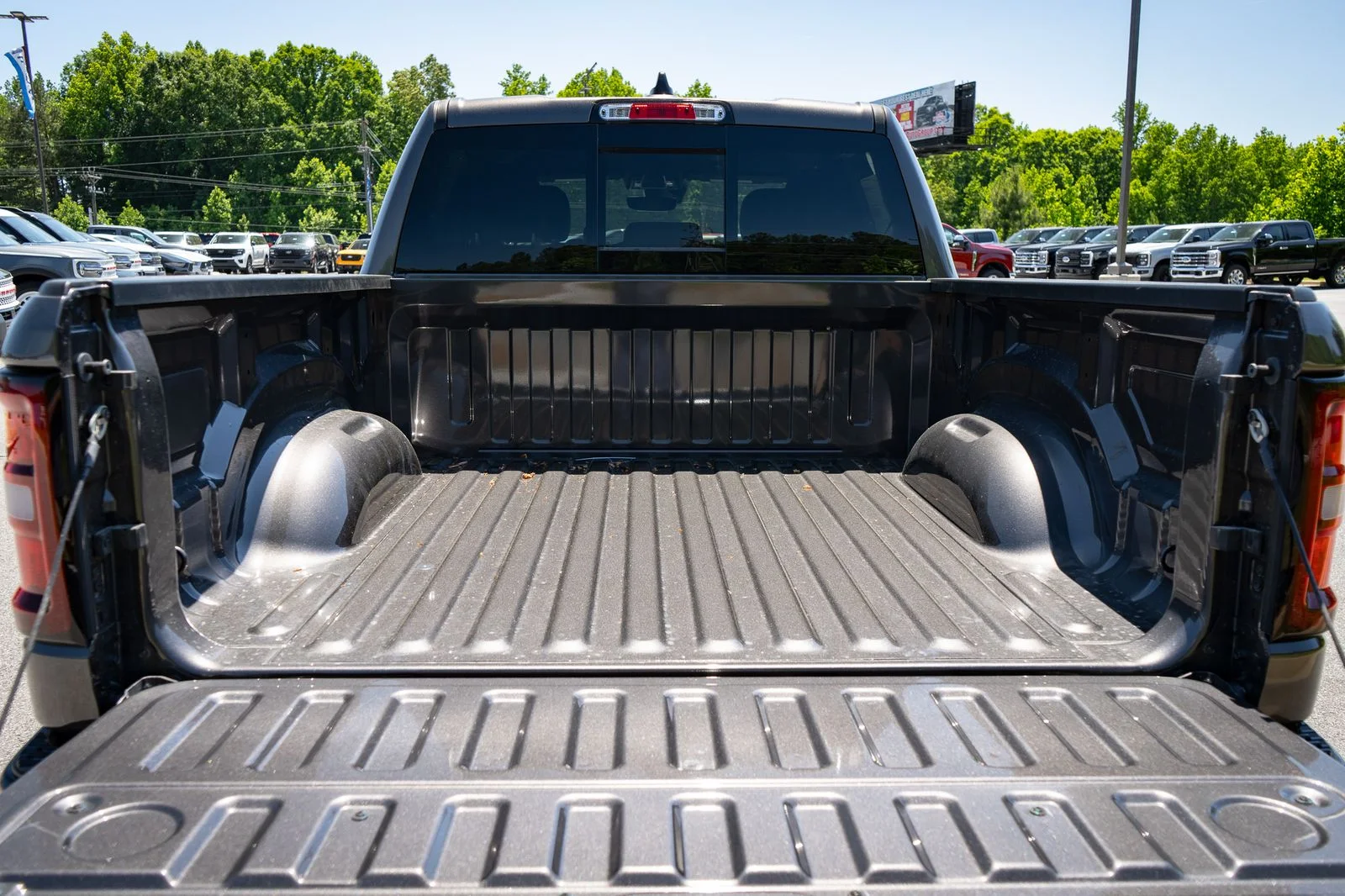 New 2026 Granite Crystal Metallic Clearcoat RAM Big Horn/Lone Star image 9