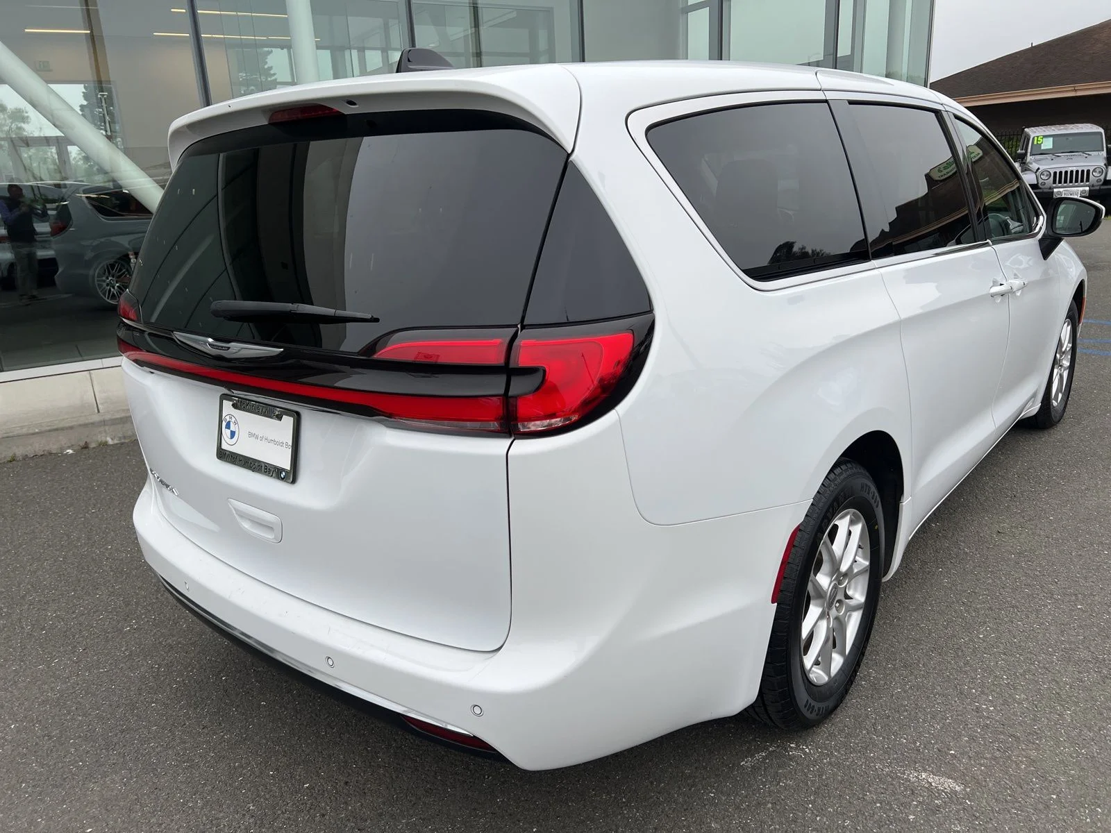 Used 2023 White Chrysler Touring L image 6