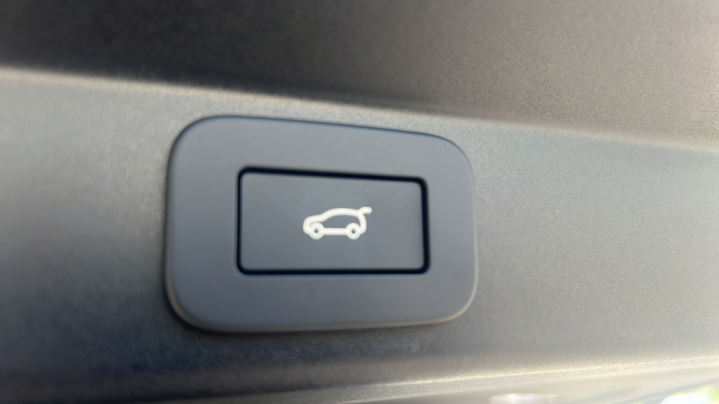 New 2026 White Land Rover SE image 18