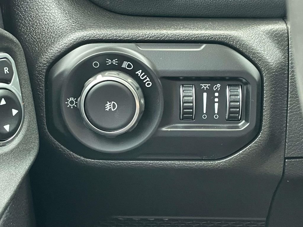 Used 2022 Black Jeep Unlimited Sahara image 18