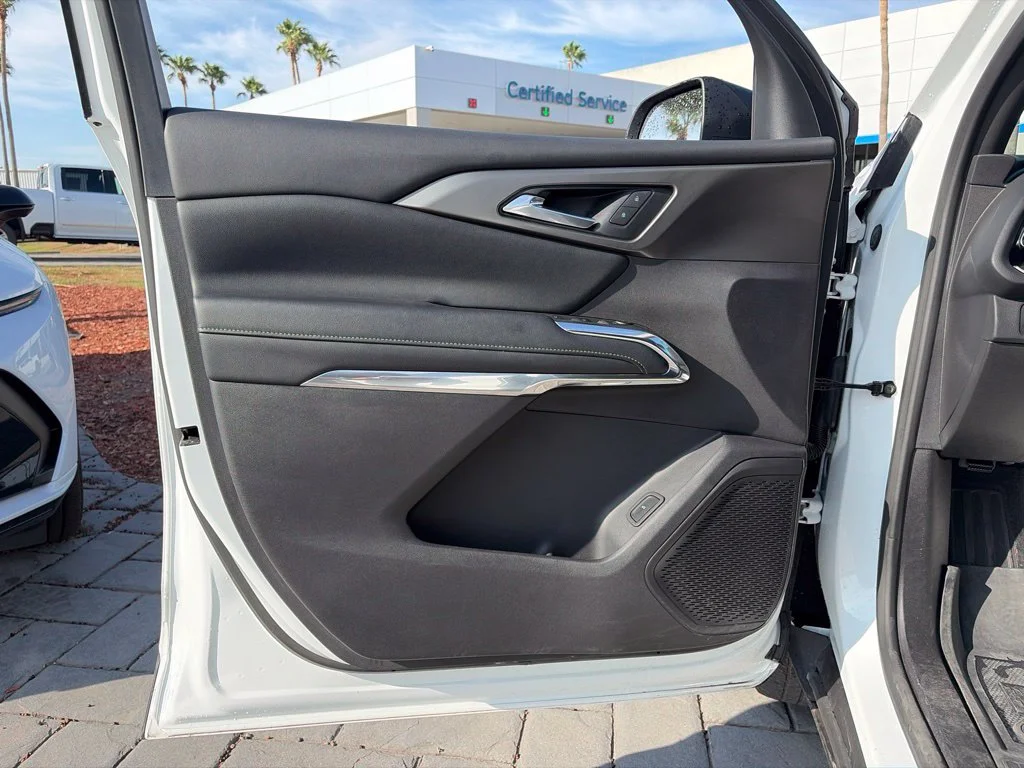Used 2025 White Chevrolet LT image 16