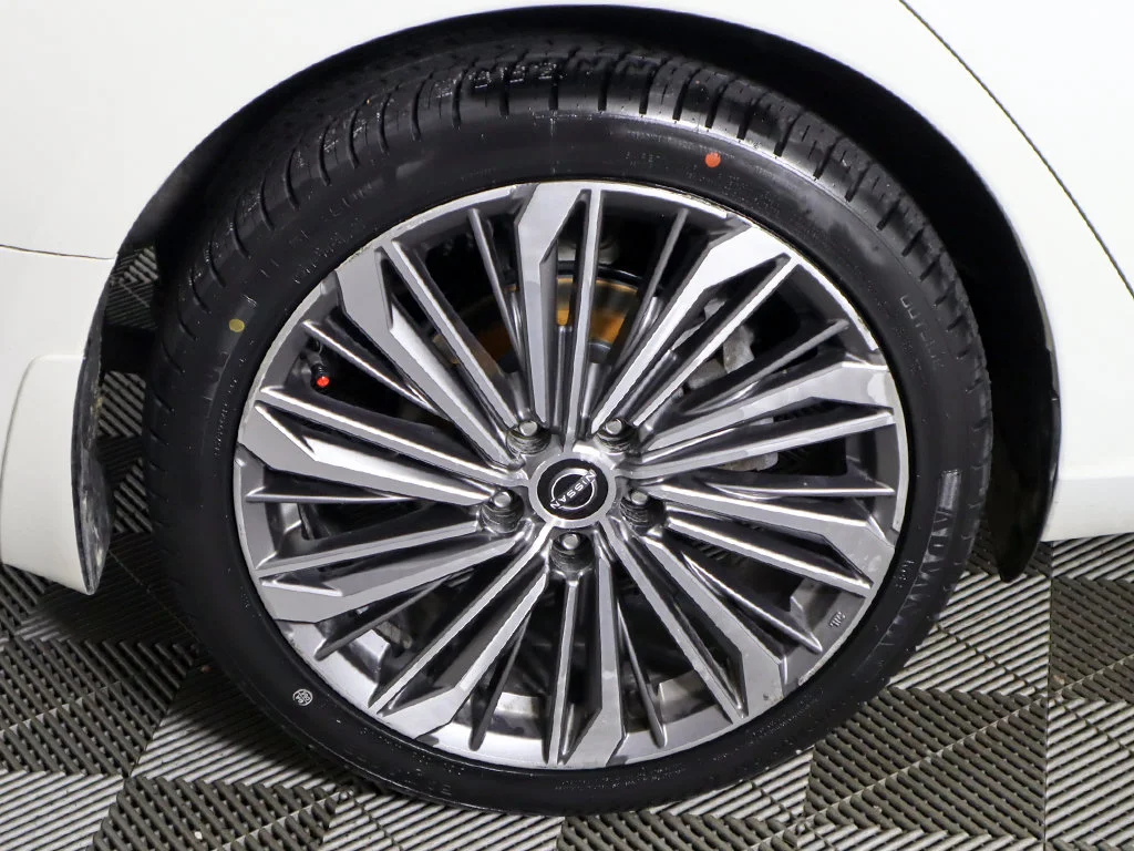 Used 2023 Pearl White Nissan 2.5 SL image 23