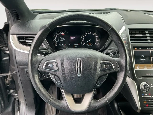 Used 2017 Magnetic Gray Metallic Lincoln Premiere image 13