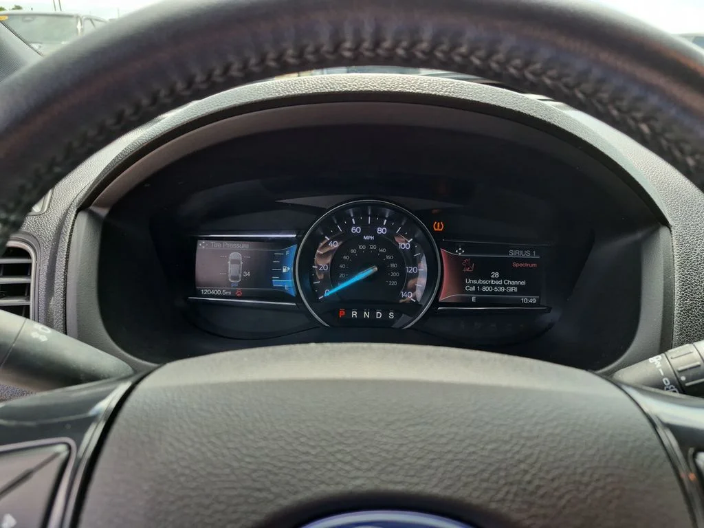 Used 2018 Gray Ford XLT image 24
