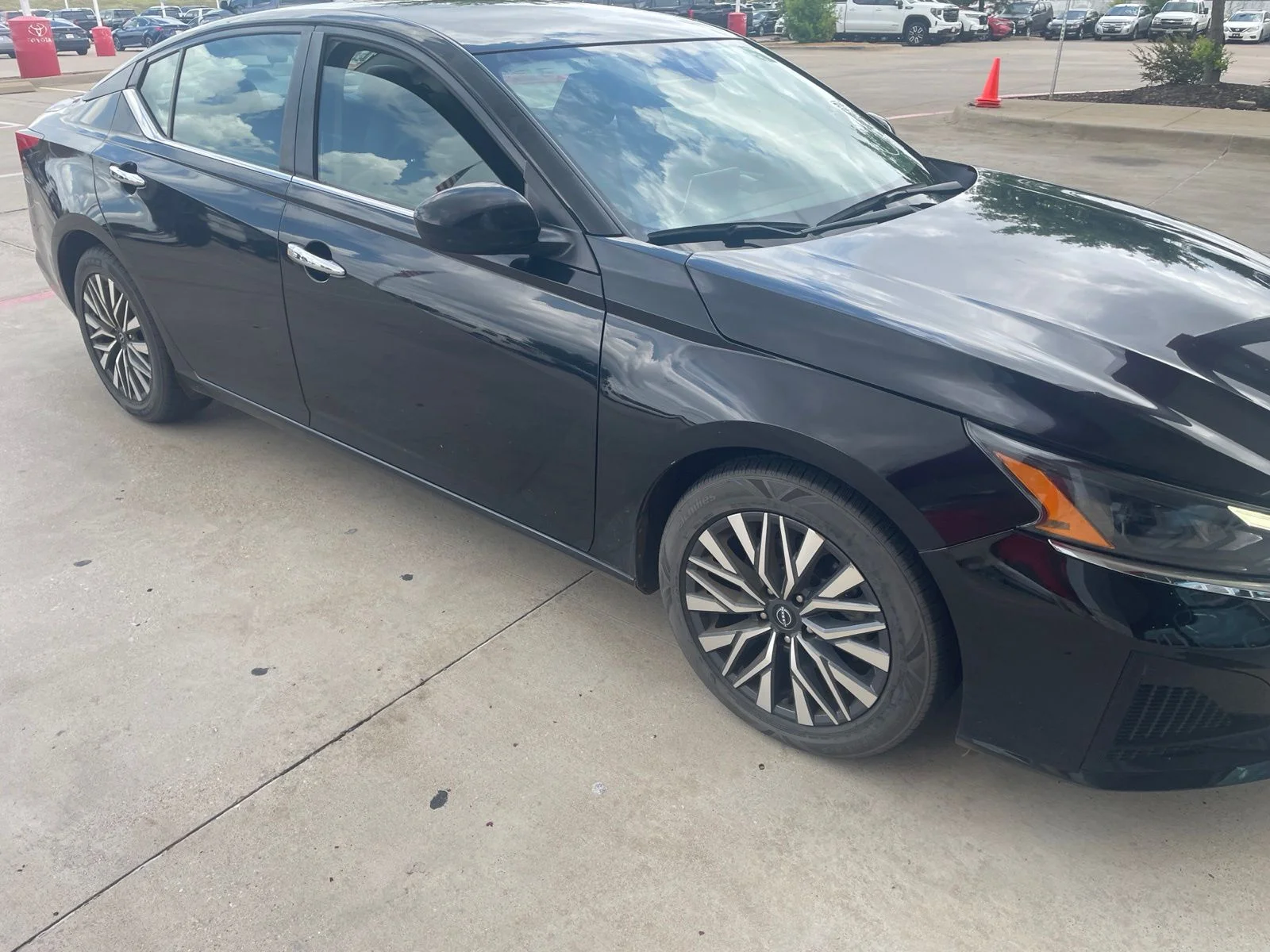 Used 2023 Black Nissan 2.5 SV image 4