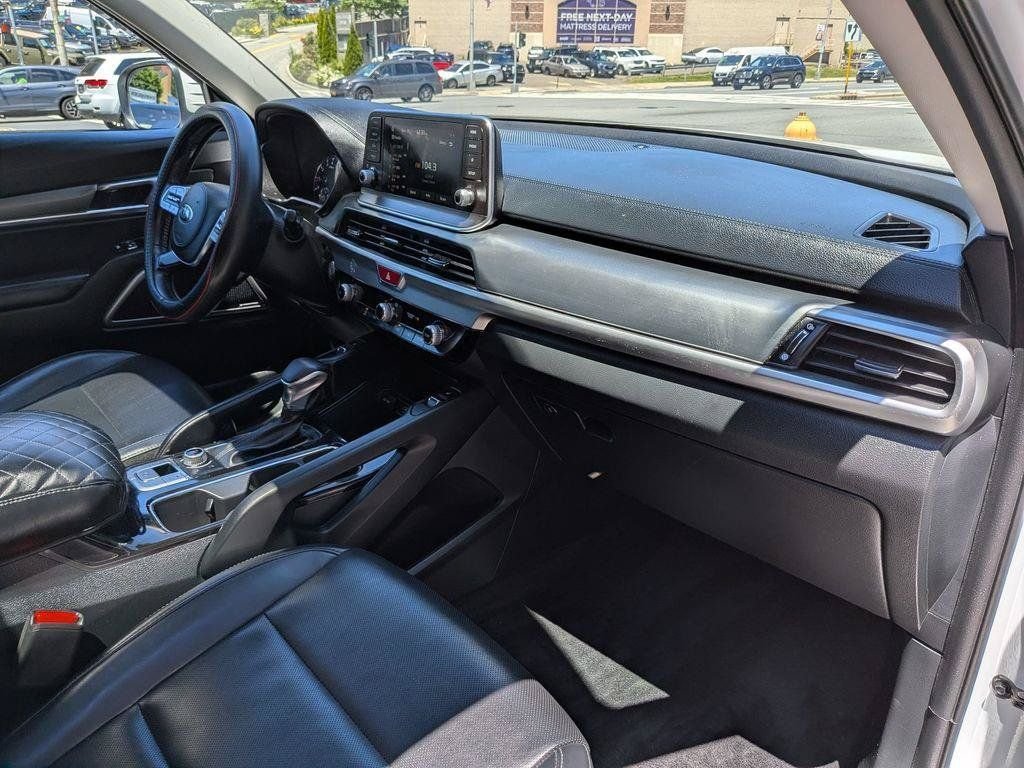 Used 2020 White Kia S image 29