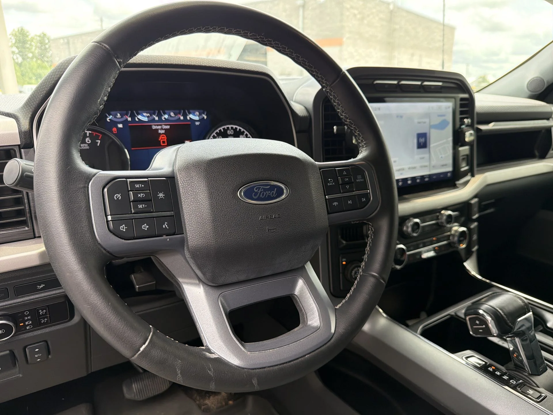 Used 2023 Avalanche Ford XLT image 2