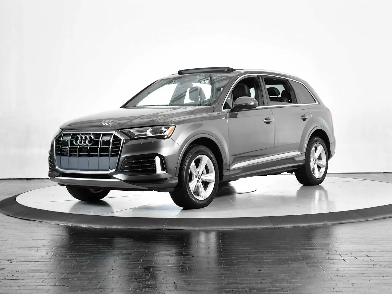 2023 Audi Q7 45 Premium Plus quattro Tiptronic's photo
