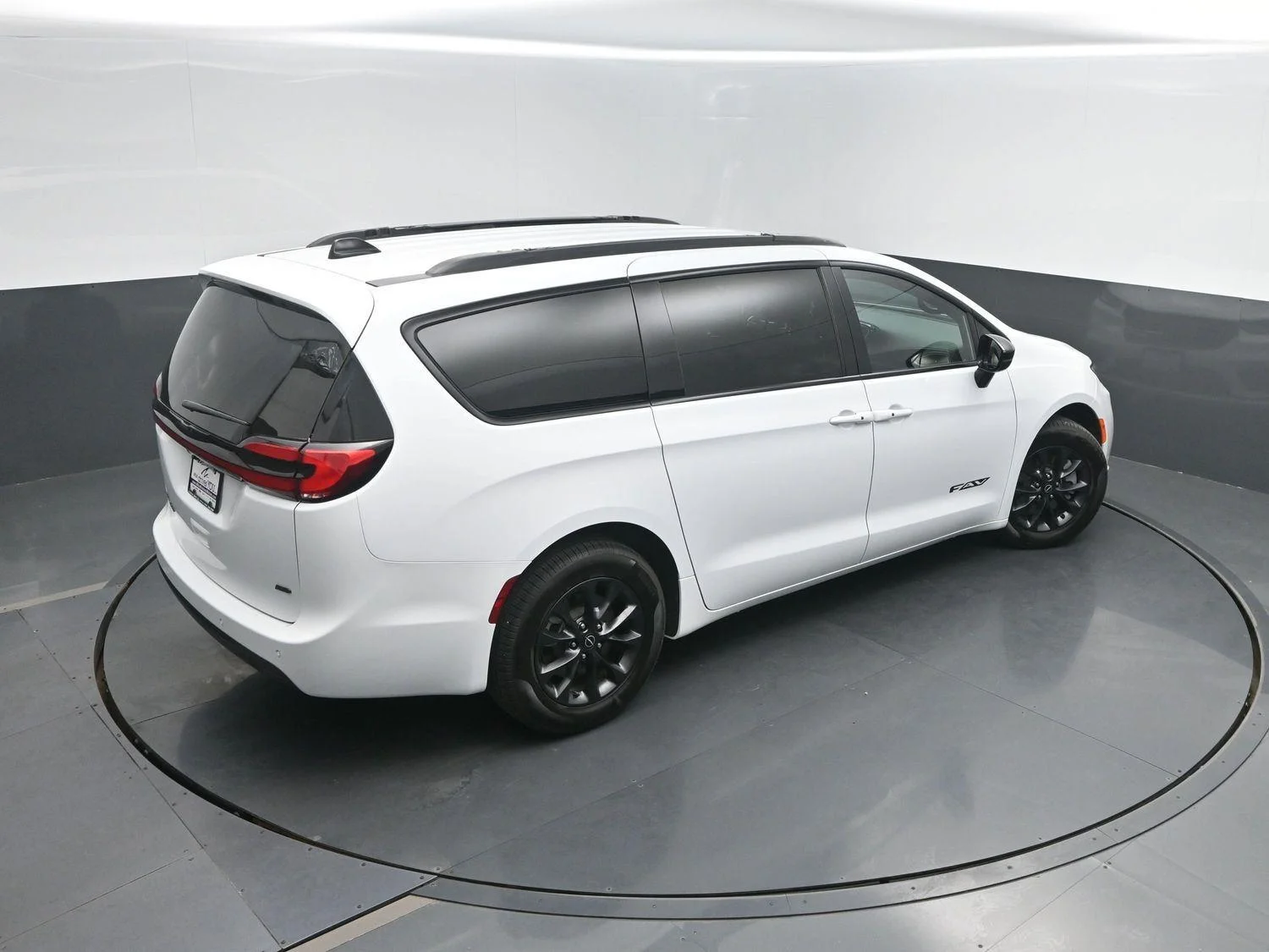 New 2026 Bright White Clear-Coat Exterior Paint Chrysler Select image 39