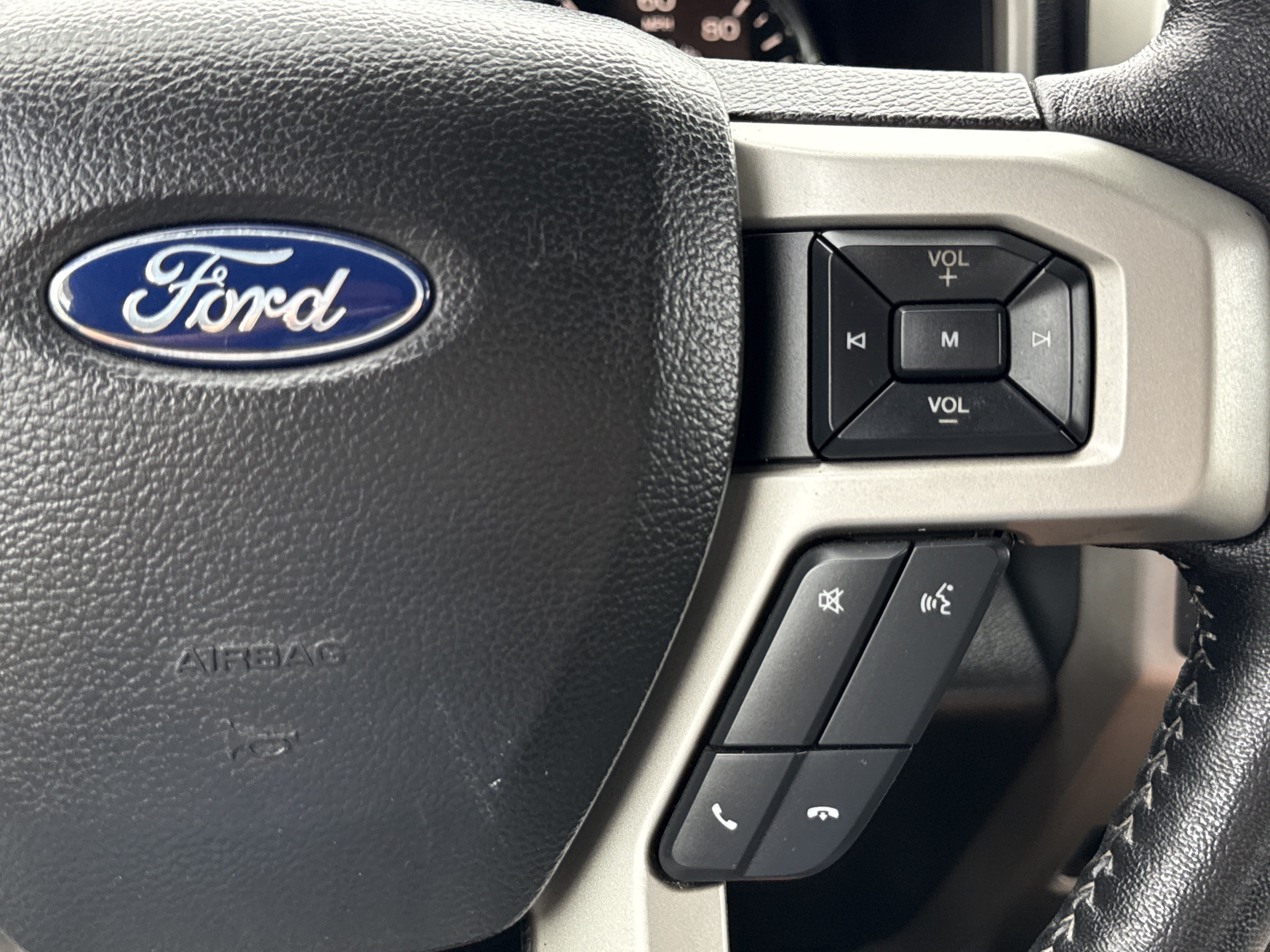 Used 2019 Agate Black Metallic Ford LARIAT image 22