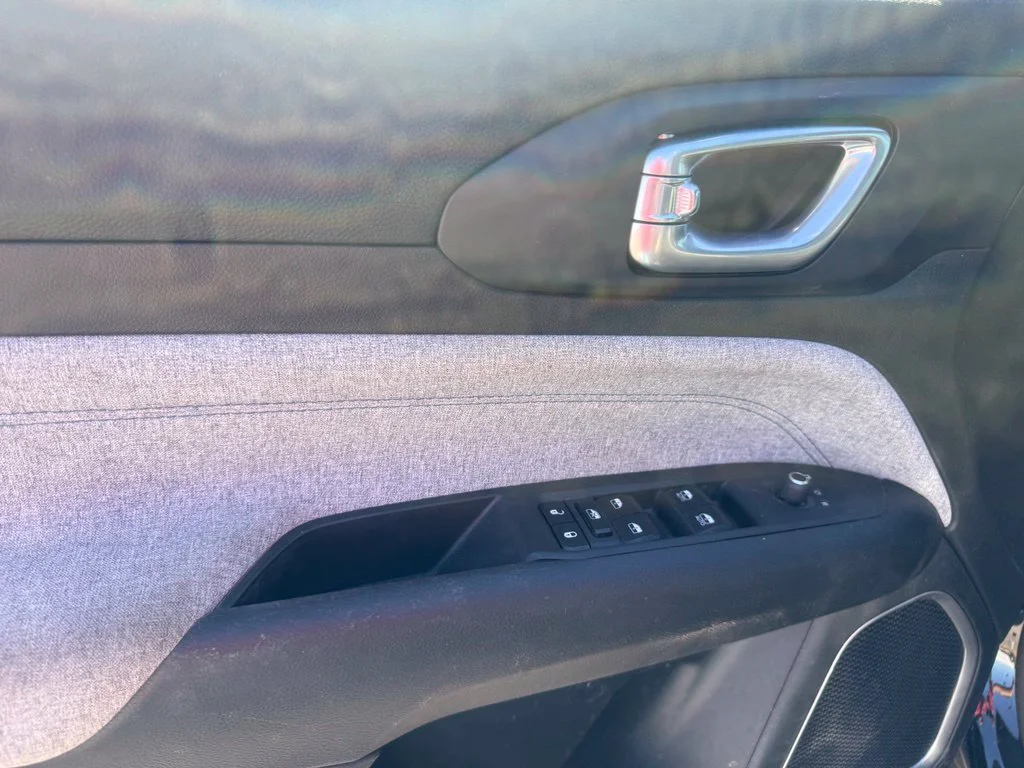Used 2023 Black Jeep Latitude image 5