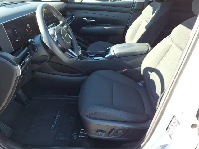 Used 2025 White Hyundai SEL image 13