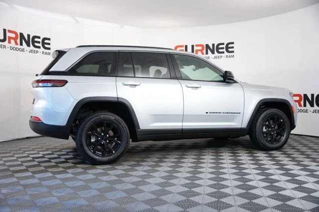 New 2026 Silver Zynith Exterior Paint Jeep Altitude image 35