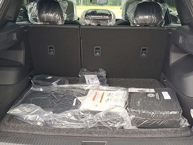 New 2026 Gray Volkswagen 2.0T SE R-Line Black image 15