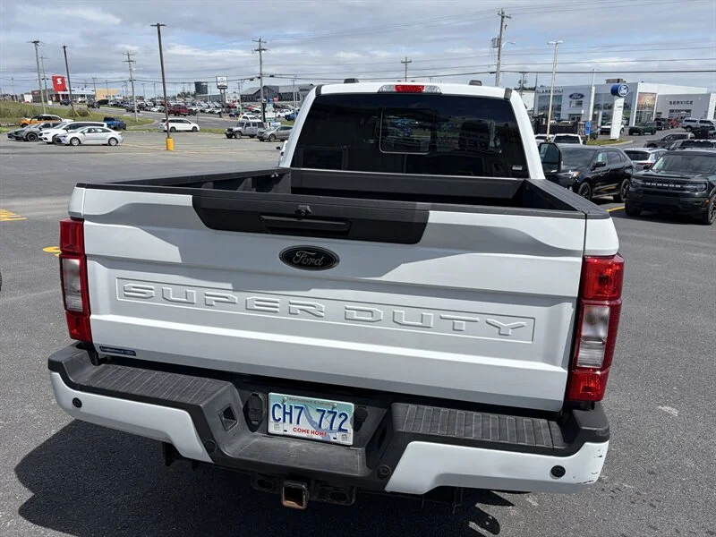 Used 2022 White Ford Super Duty XLT image 13