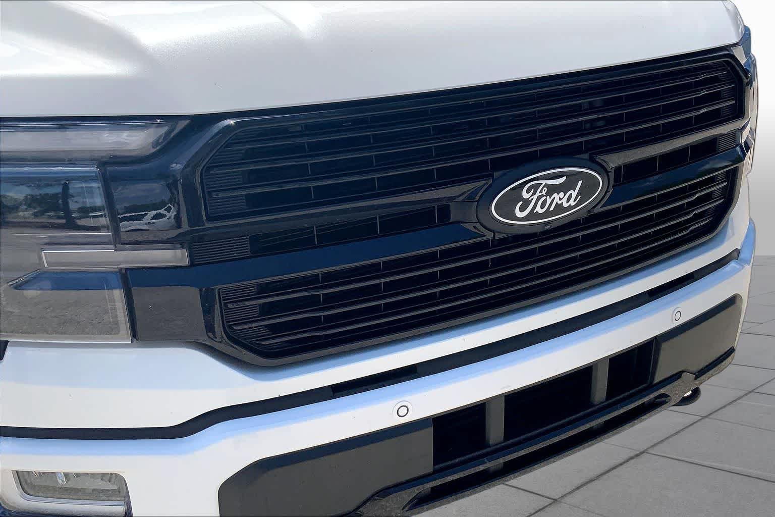 Used 2024 Star White Metallic Tri-Coat Ford Platinum image 30
