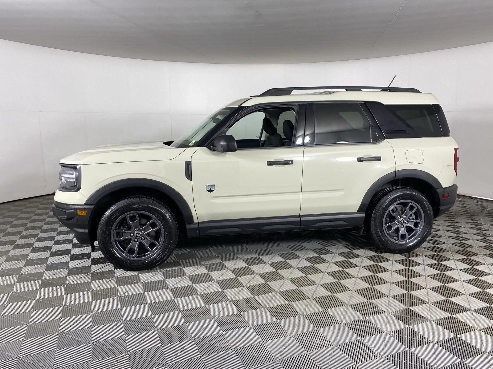 Used 2024 Desert Sand Ford Big Bend image 14