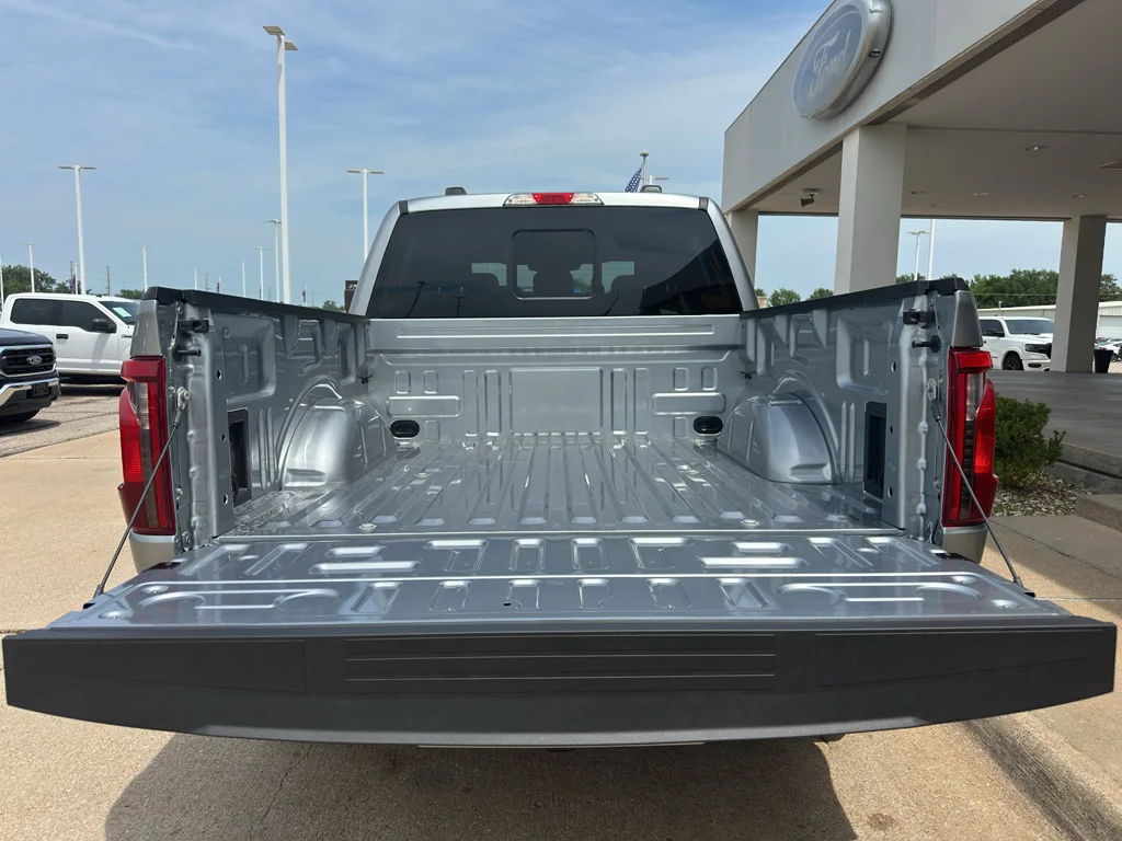 New 2026 Iconic Silver Metallic Ford XLT image 9