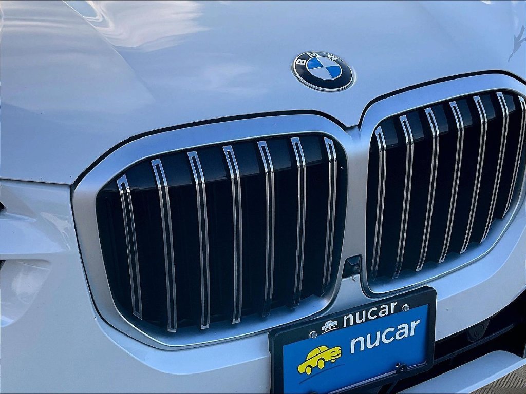 Used 2025 Alpine White BMW xDrive40i image 31