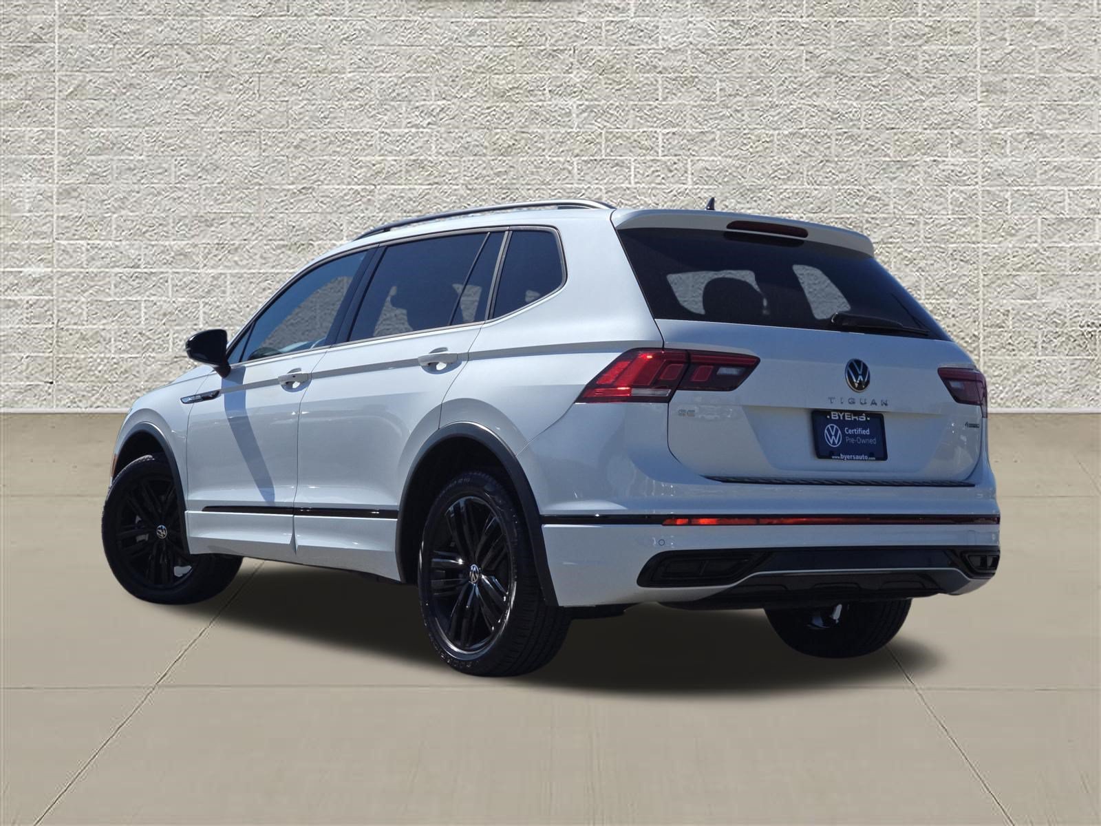 Certified Used 2022 Oryx White Pearl Volkswagen SE R-Line Black image 5
