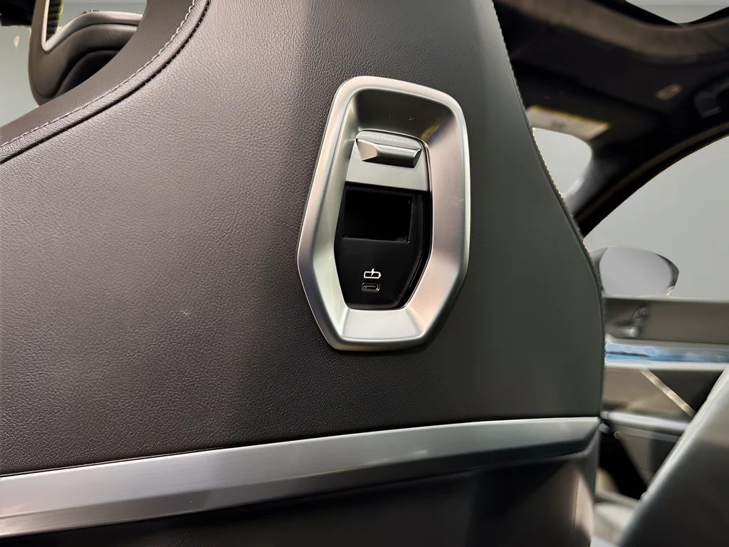 2025 BMW 7 Series 760i - Photo 25