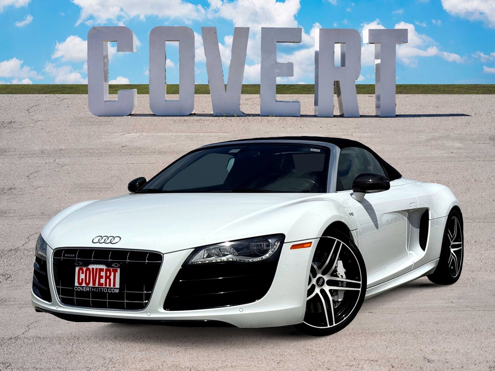 2011 Audi R8 5.2 Spyder quattro R tronic's photo