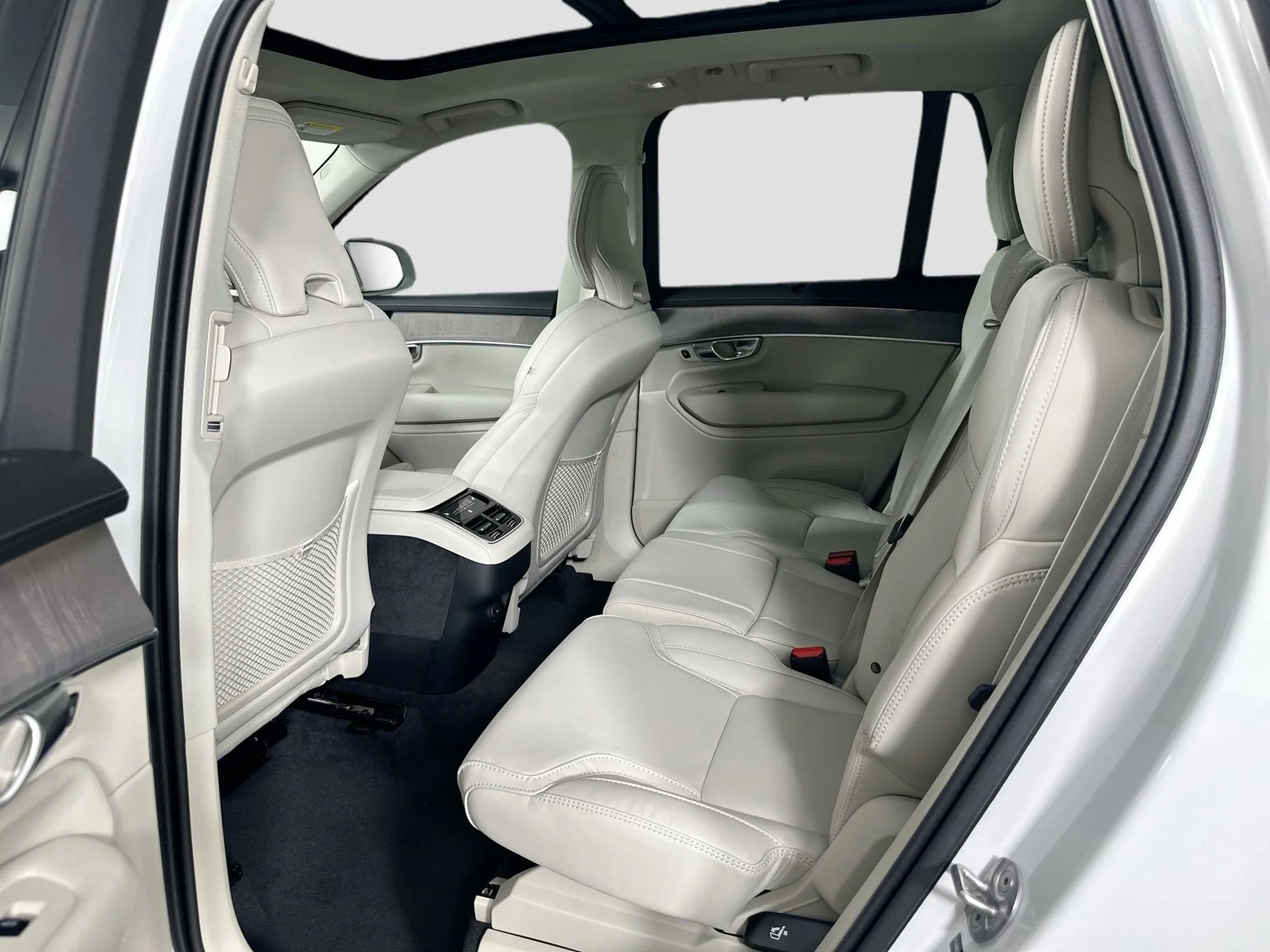 New 2026 White Volvo B6 Ultra image 23