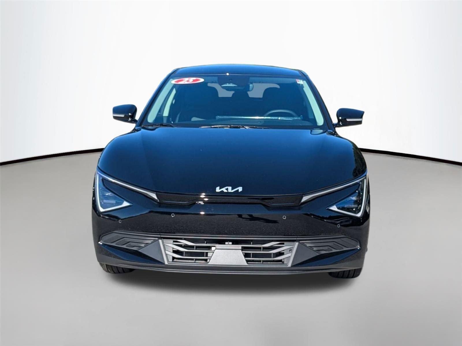 New 2025 Ebony Black Kia Light Long Range image 4